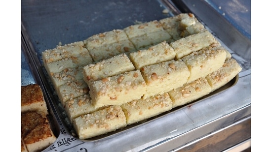 Sarpuria and Sarbhaja: West Bengal’s beloved sweets sarbhaja and sarpuria come from Krishnanagar. Sarbhaja or shor bhaja encases the creamy skin of milk in a baked spongy milk sandwich. Sarpuria is a creamy block, similar but fried, and is only slightly sweet. The two desserts have been made in the region for well over 150 years.(Biswarup Ganguly via Wikimedia Commons)