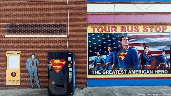 Superman's bisexuality 'not a gimmick,' writer says(Brian Cahn/ZUMA/picture alliance) Superman's bisexuality 'not a gimmick,' writer says(Brian Cahn/ZUMA/picture alliance)