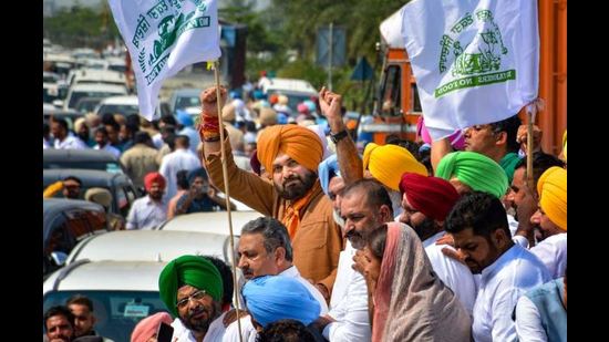 Harish Rawat, who is Punjab affairs in-charge, said Navjot Sidhu will meet him and AICC general secretary (organisation) KC Venugopal to discuss organisational matters. (HT Photo)