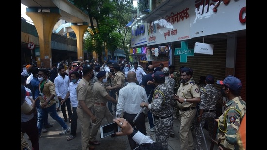 Shops forced to shut during Monday’s Statewide bandh. Five persons Shiv Sena party workers including husband of deputy mayor of Thane Municipal Corporation arrested for assaulting auto drivers. (PRAFUL GANGURDE/HT PHOTO)
