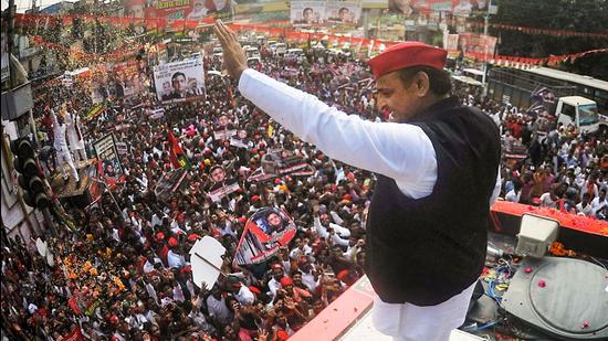 Samajwadi Party president Akhilesh Yadav during the Vijay Yatra in Kanpur on Tuesday. Yadav lashed out at the ruling BJP in Uttar Pradesh. (PTI)