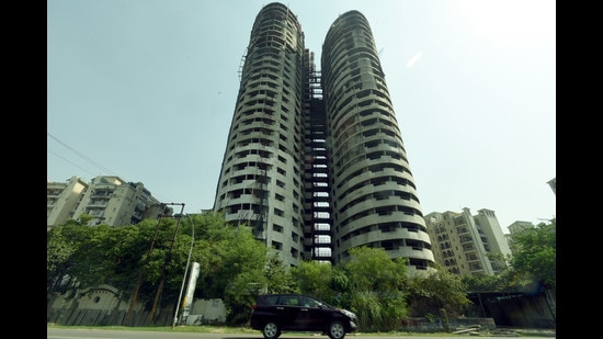 The CBRI team that spent more than an hour at the site was also accompanied by a group of residents living in the towers adjacent to the twin towers. (Sunil Ghosh/HT) The CBRI team that spent more than an hour at the site was also accompanied by a group of residents living in the towers adjacent to the twin towers. (Sunil Ghosh/HT)