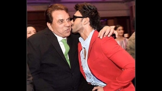 Dharmendra with Ranveer Singh at HT Most Stylish Award. Dharmendra with Ranveer Singh at HT Most Stylish Award.