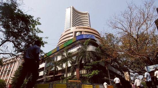 Sensex ends 149 points higher to close day at 60,284; Nifty soars to 17,992(MINT) Sensex ends 149 points higher to close day at 60,284; Nifty soars to 17,992(MINT)