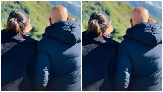 Parineeti also posed with co-star Anupam Kher against the backdrop of Mount Everest.(Instagram/@parineetichopra)