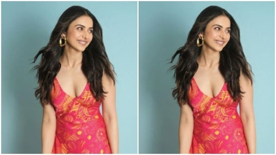 Rakul Preet chose to leave her shoulder-length tresses open in wavy curls, which complemented her casual look for the day.(Instagram/@rakulpreet)