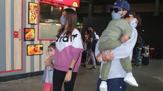 Shahid and Mira were casually dressed in a sweatshirt and pants combo.(Varinder Chawla)