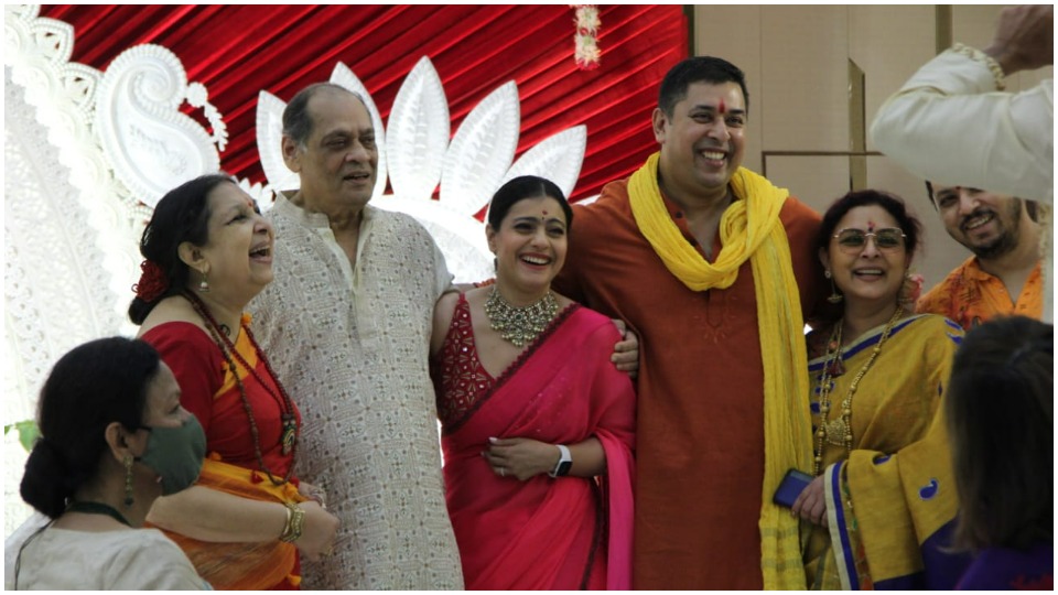 Kajol with her relatives.(HT Photos/Varinder Chawla)