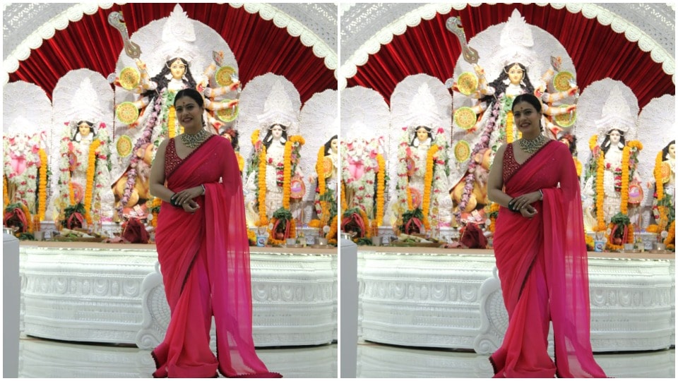 Kajol in a puja pandel.(HT Photos/Varinder Chawla)