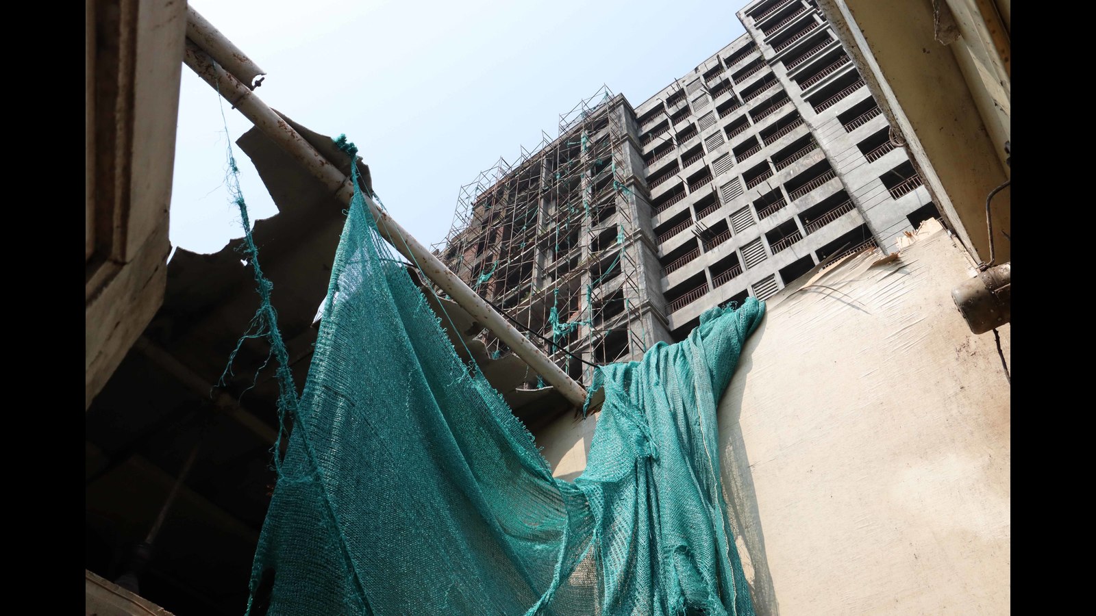 3 injured as scaffolding of under-construction building in Kalyan collapses due to wind