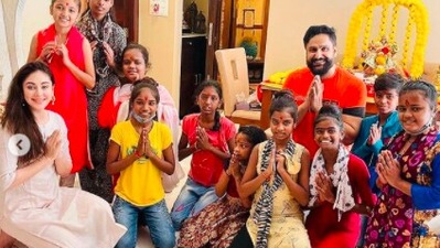 Parag Tyagi and Shefali Jariwala celebrated the occasion with children. Sharing the post, Parag captioned it, "May Maa Durga illuminate your life with countless blessings of happiness Happy Durga Ashtami !." (Instagram/@paragtyagi)
