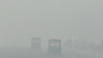 According to experts, the primary sources of metals in Delhi’s air is vehicular exhaust, open fires and fumes from industrial operations in neighbouring states. (HT Archive)