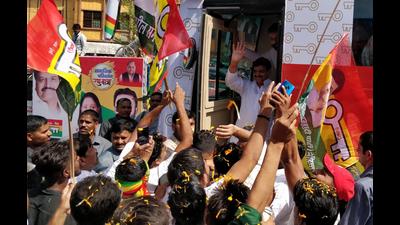 President of Pragatisheel Samajwadi Party Shivpal Yadav waving to party workers in Agra on Wednesday before his ‘samajik parivartan yatra’ moved for Firozabad. Shivpal had earlier parted ways with the Samajwadi Party and formed his own party in 2018. (HT)