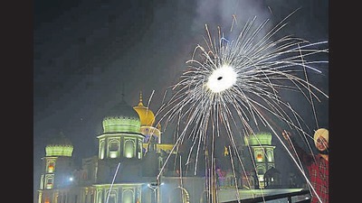 The wholesalers have demanded that the validity of licences should be increased, and a few permanent markets be alloted in Ludhiana for the sale of firecrackers. (Gurpreet Singh/HT)