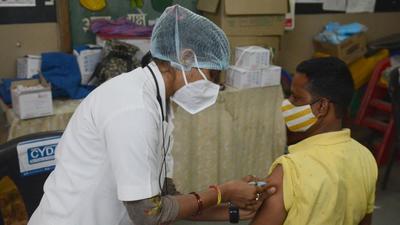 Even months after the second Covid-19 ebbed, at 3.7% Pune district’s weekly Covid-19 positivity rate continues to stay above the state weekly positivity of 2.0%. (HT PHOTO)