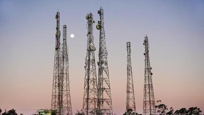 Now cellular operators will have to pay a fee of ₹3 lakh for 5 years for rooftop and on the ground towers irrespective of sharing. (Representational image/Shutterstock) Now cellular operators will have to pay a fee of ₹3 lakh for 5 years for rooftop and on the ground towers irrespective of sharing. (Representational image/Shutterstock)
