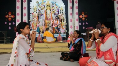 Devotees blow conch shell at a community Durga Puja Pandal on the occasion of Maha Saptami of Durga Puja, in Varanasi on October 12. (ANI) Devotees blow conch shell at a community Durga Puja Pandal on the occasion of Maha Saptami of Durga Puja, in Varanasi on October 12. (ANI)