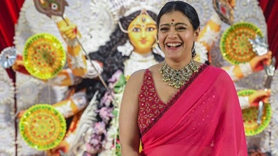 On Maha Saptami, which was celebrated on October 12, Kajol opted for a bright pink saree which she paired with a printed red blouse. (PTI) On Maha Saptami, which was celebrated on October 12, Kajol opted for a bright pink saree which she paired with a printed red blouse. (PTI)