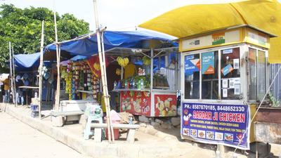 Of the 1,620 street vendors, around 300 were found to be illegal as their original owners had either leased the carts to others or transferred the ownership to them, MCG officials had ascertained in April 2021. (HT Archive) Of the 1,620 street vendors, around 300 were found to be illegal as their original owners had either leased the carts to others or transferred the ownership to them, MCG officials had ascertained in April 2021. (HT Archive)