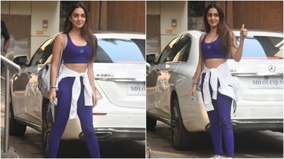 Kiara carried a pastel blue backpack with her ensemble. Chunky lace-up sneakers and open locks rounded off her OOTD. She flaunted her bare skin with the ensemble and looked chic. (HT Photo/Varinder Chawla)