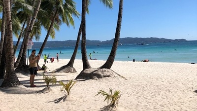 The Philippines is easing virus restrictions, allowing more businesses in the capital to reopen from Oct. 16 and loosening quarantine rules for vaccinated travellers. (Unsplash)