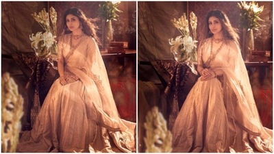 Earlier, Mouni Roy made headlines when she posed in a stunning golden lehenga for Jodaa promotions. (Instagram/@imouniroy) Earlier, Mouni Roy made headlines when she posed in a stunning golden lehenga for Jodaa promotions. (Instagram/@imouniroy)