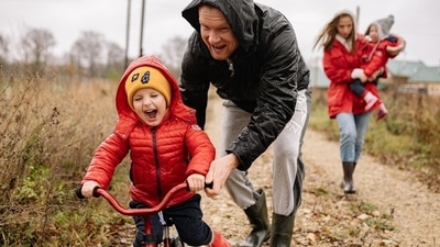 Applaud your little ones when they behave nicely, listen to you. Praise them when they succeed in something and reward the child. (Pexels) Applaud your little ones when they behave nicely, listen to you. Praise them when they succeed in something and reward the child. (Pexels)