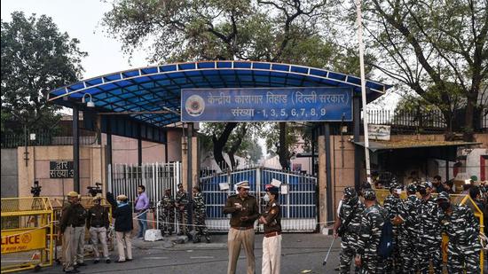 On August 26, the Supreme Court directed the Delhi Police commissioner to investigate the role of Tihar jail officials it was told that ex-Unitech promoters Sanjay Chandra and Ajay Chandra violated prison rules. (HT Archive) On August 26, the Supreme Court directed the Delhi Police commissioner to investigate the role of Tihar jail officials it was told that ex-Unitech promoters Sanjay Chandra and Ajay Chandra violated prison rules. (HT Archive)