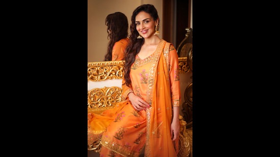 Listening to Mahishasura Mardini and chanting Durga Saptashati are an integral part of Navratri celebrations for Esha Deol Takhtani (Photo: Instagram/popmercy, Instagram/palsandpeersentertainment) Listening to Mahishasura Mardini and chanting Durga Saptashati are an integral part of Navratri celebrations for Esha Deol Takhtani (Photo: Instagram/popmercy, Instagram/palsandpeersentertainment)