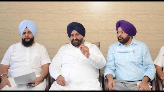 Citing the rising cases of dengue in Ludhiana, MC officials have been directed to avoid water accumulation, especially near religious places and Dussehra fair sites, to stop mosquito breeding. Emphasis was also laid on cleanliness. (Gurpreet Singh/HT)