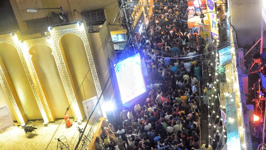 Devotees gather to witness Dubai's Burj Khalifa tower pandal.(ANI)