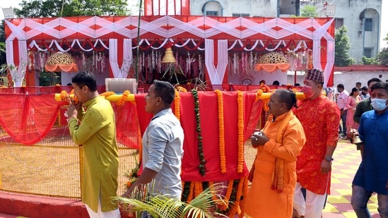 People of Nepali origin celebrate Fulpati Sobha Yatra on the day of Maha Saptami during the Navratri festival, in Ranchi on October 12.(ANI)