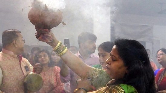 Devotees perform Dhunuchi dance on the occasion of Maha Saptami of Durga Puja festival, in Ajmer on October 12.(ANI)