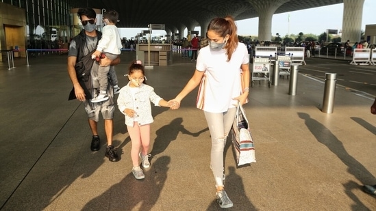 For her airport look, Mira Rajput opted for a comfy fit. She wore a simple white top with multi-coloured pleated details on the side. The crewneck blouse came with a loose silhouette and added a trendy touch to her jet-set attire.(HT Photo/Varinder Chawla)