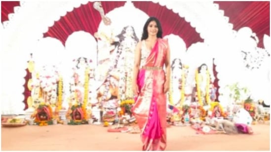 "Learnt how to drape a #bengali #style #saree just for today! Love it! Adding another piece of knowledge to mine of my cultural heritage!," Tanishaa Mukerji captioned her post.(Instagram/@tanishaamukerji)