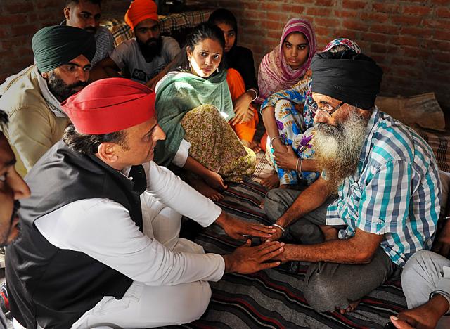 Akhilesh ended up meeting the families of the victims the next day (PTI) Akhilesh ended up meeting the families of the victims the next day (PTI)