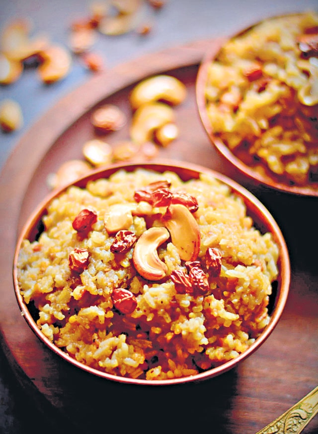 Sakkare Pongal is made using jaggery. Sakkare Pongal is made using jaggery.
