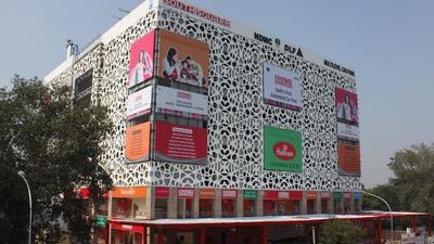 The South Delhi Municipal Corporation (SDMC) has launched a parking app to help citizens pay charges online, and check in real-time the availability of parking slots. (HT Photo) The South Delhi Municipal Corporation (SDMC) has launched a parking app to help citizens pay charges online, and check in real-time the availability of parking slots. (HT Photo)