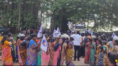 Although the members of the fan club contested as Independent candidates in the Tamil Nadu local body polls, actor Vijay allowed them to use his picture and the AITVMI flag during the campaign. Although the members of the fan club contested as Independent candidates in the Tamil Nadu local body polls, actor Vijay allowed them to use his picture and the AITVMI flag during the campaign.