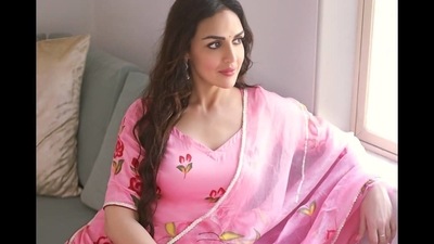 Esha Deol oozes oomph in ₹6k floral pink sharara set on Navratri's Mahagauri day (Instagram/imeshadeol) Esha Deol oozes oomph in ₹6k floral pink sharara set on Navratri's Mahagauri day (Instagram/imeshadeol)