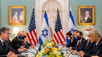 Blinken (front l.) and Lapid (front r.) discussed 'other options' than diplomacy for bringing Iran back to the 2015 nuclear deal. (Andrew Harnik/AP Pool/dpa/picture alliance) Blinken (front l.) and Lapid (front r.) discussed 'other options' than diplomacy for bringing Iran back to the 2015 nuclear deal. (Andrew Harnik/AP Pool/dpa/picture alliance)