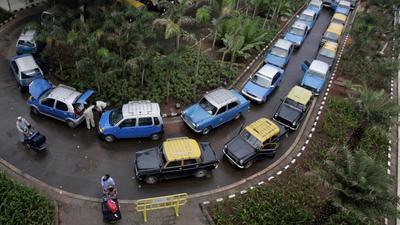 The minimum fare of black and yellow taxis in Mumbai is now Rs25 as opposed to Rs22 earlier.