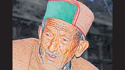 India’s first voter, Shyam Saran Singh Negi, has decided to walk to the poll booth, instead of using the postal ballet option available to all those above the age of 80. (HT PHOTO) India’s first voter, Shyam Saran Singh Negi, has decided to walk to the poll booth, instead of using the postal ballet option available to all those above the age of 80. (HT PHOTO)