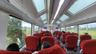 The Vistadome coach on the Mumbai-Pune Deccan Express has received an overwhelming response from passengers. (HT PHOTO) The Vistadome coach on the Mumbai-Pune Deccan Express has received an overwhelming response from passengers. (HT PHOTO)