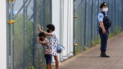 A boy and a girl wearing protective masks look through the fence of Aomi Urban Sports Park, hosting 3x3 basketball tournaments, a day after the official opening of Tokyo 2020 Olympic Games in Tokyo. (File Photo / REUTERS) A boy and a girl wearing protective masks look through the fence of Aomi Urban Sports Park, hosting 3x3 basketball tournaments, a day after the official opening of Tokyo 2020 Olympic Games in Tokyo. (File Photo / REUTERS)