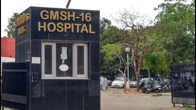 FOr GMSH OPD registration, Chandigarh residents can walk in to the sampark centres at Sectors 10, 15, 40, 43, Industrial Area in Phase 1, Dhanas, Mauli Jagran, Bapu Dham, Mani Majra and Maloya, from 8am to 11am (HT FILE PHOTO)