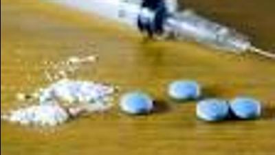 A police spokesperson said Kakapora police station received a specific information that Gulzar Ahmad alias Beta and Mohammad Rafiq, both residents of Mohanviji Kakapora, have indulged in drug peddling and hoarding of a huge quantities of contraband in their houses in Pulwama. (Representative Image/HT File)