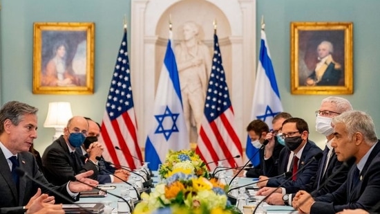 Blinken (front l.) and Lapid (front r.) discussed 'other options' than diplomacy for bringing Iran back to the 2015 nuclear deal. (Andrew Harnik/AP Pool/dpa/picture alliance) Blinken (front l.) and Lapid (front r.) discussed 'other options' than diplomacy for bringing Iran back to the 2015 nuclear deal. (Andrew Harnik/AP Pool/dpa/picture alliance)