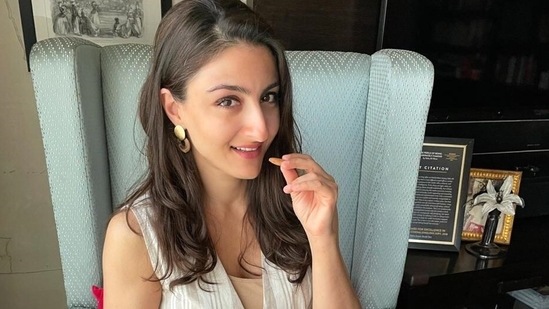 Soha Ali Khan in an exclusive column for HT Digital talks about her lockdown fitness routine, eating healthy and snacking mindfully. She also shares a Dussehra special healthy recipe that she loves to bake with daughter Inaaya.(Soha Ali Khan)
