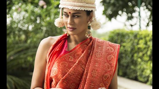 Adhira Ghosh decking up the house to make sure everything looks perfect and splendour. She has chosen lotus flower this year, it is believed to be one of the most favourite flowers of goddess. (Photo: Akhil Verma)